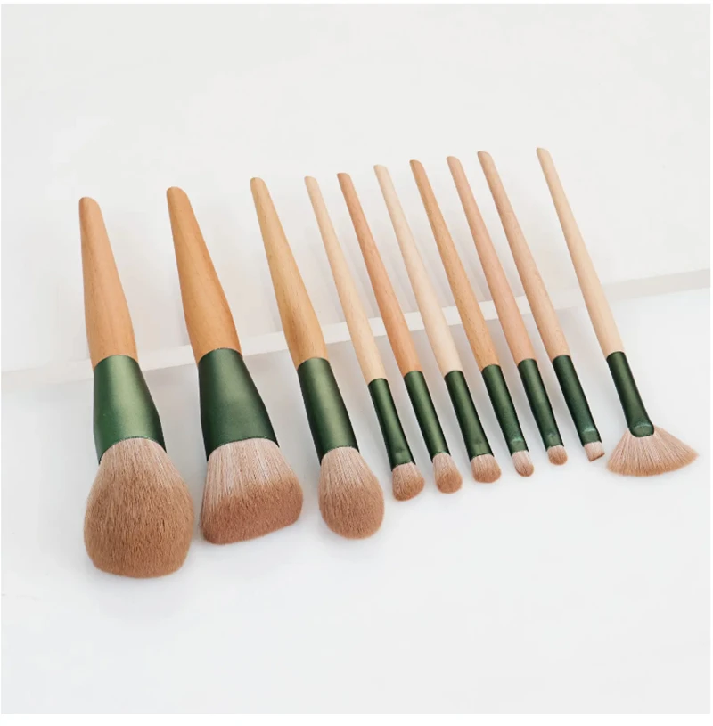 Beech wood makeup brush