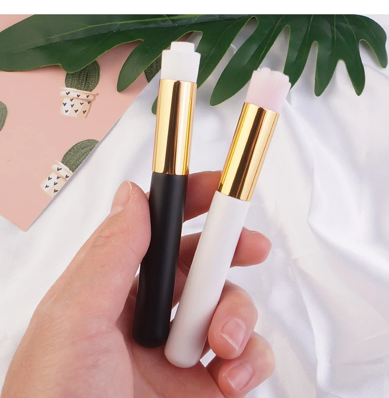 Wooden handle lash cleaning brush